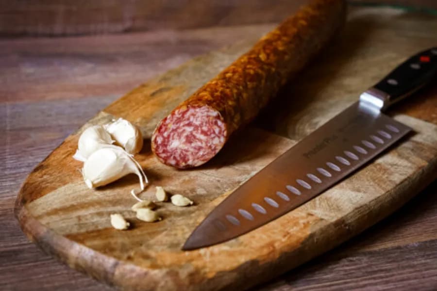 Salami in der Lakereifung, hausgemacht